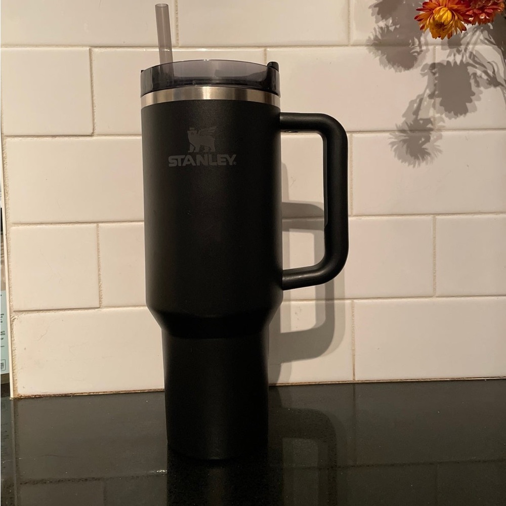 Stanley 40oz H2.0 Black Quencher